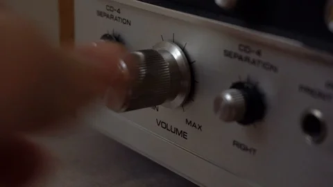 Pushing buttons and twisting knobs on an old amplifier. Video stock 101732563