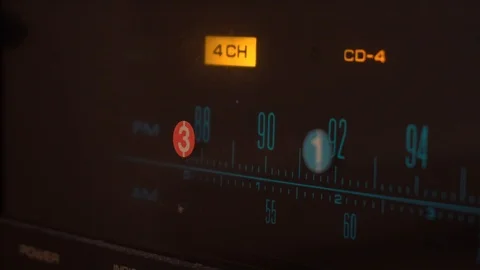 Pushing buttons and twisting knobs on an old amplifier. Video stock 101732594