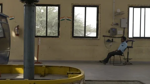 PUSHKAR, India - ropeway passengers exit after visiting the Savitri Mata Temple Video stock 87603372