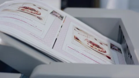 Put away Prints and move them Stockbeeldmateriaal 119283420
