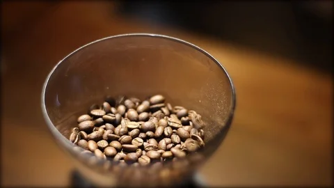 Put coffee beans into a coffee grinder Video stock 95531962