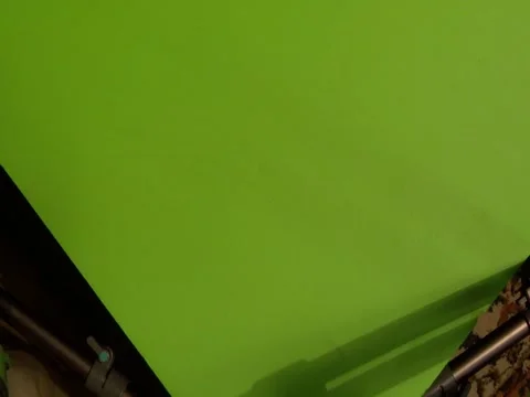 PUT COFFEE CUP ON DOWN ON CHROMA GREEN TAKE 2 Vídeos de archivo 1035431