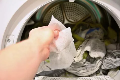 Put dryer sheet into a dryer 库存照片
