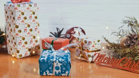 Put Gift Box at Christmas Decorations on White Background Vídeo Stock 82591275