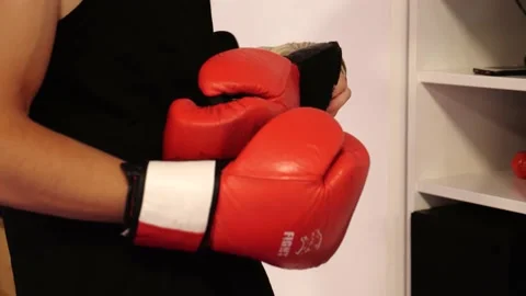 Put the gloves on Stockbeeldmateriaal 148836320