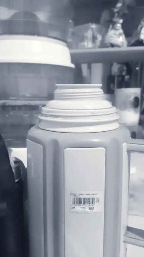 Put hot water in the container Stock Footage 278627114