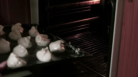 Put the meringue in the oven Stock Footage 61535453
