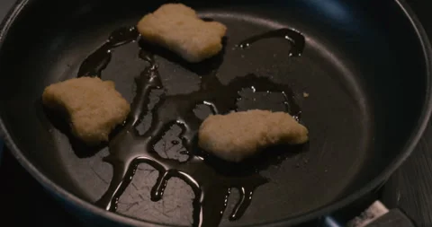 Put nuggets in a frying pan Video stock 256212603