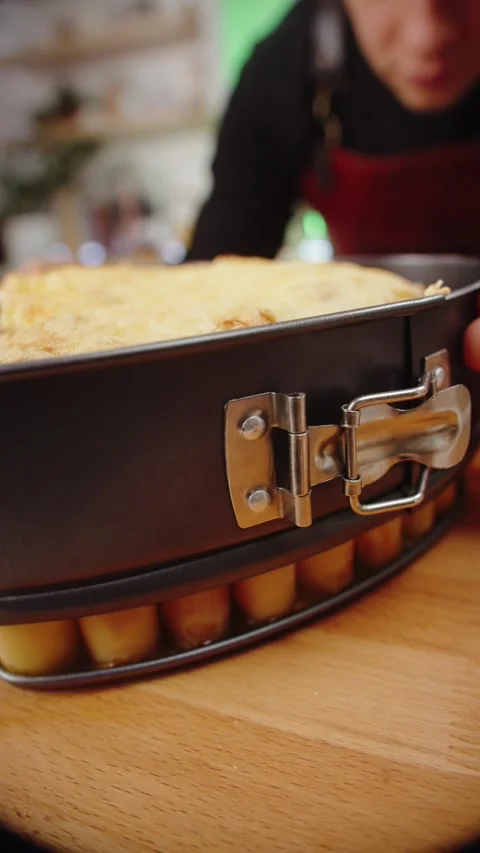 Put Out the Cooked Dish from Form Vídeos de archivo 282730248