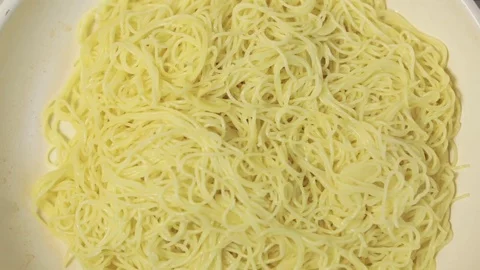 Put the pasta in the pan Video stock 77364809