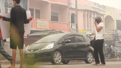 Put on a smog mask Stock Footage 244514918