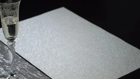 Put on the table a dish of shrimp. Slow motion Видео 101312190