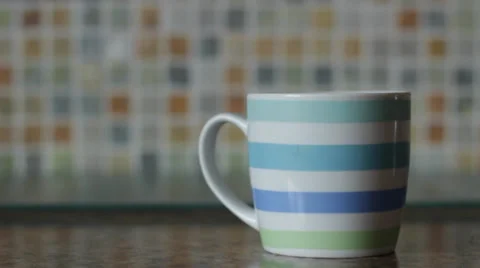 Put a teabag in a cup 動画素材 36033593