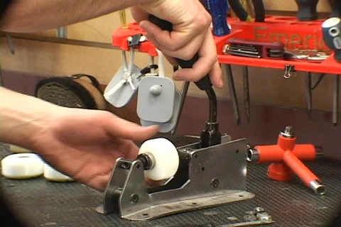 Put in the wheel, the bearing Stock Footage 380557