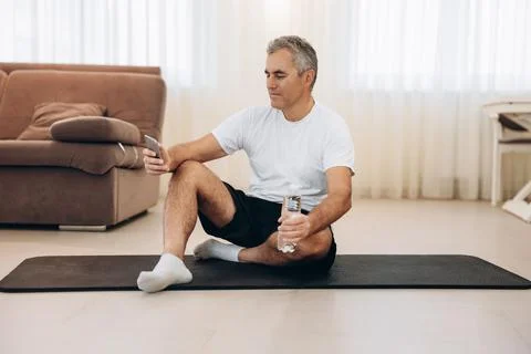 Put your phone down if you want a strong body Procrastination during workout Stock Photos