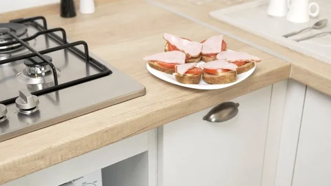 Puting sandwiches in microwave 動画素材 97171596