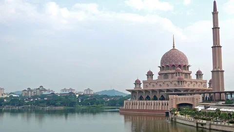 Putra mosque ,Malaysia 库存影片 76897300