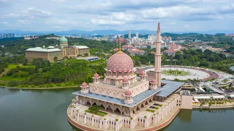 Putra Square With Putra Mosque And Perdana Putra Putrajaya Malaysia. Hyper lapse Stock-Footage 125390651