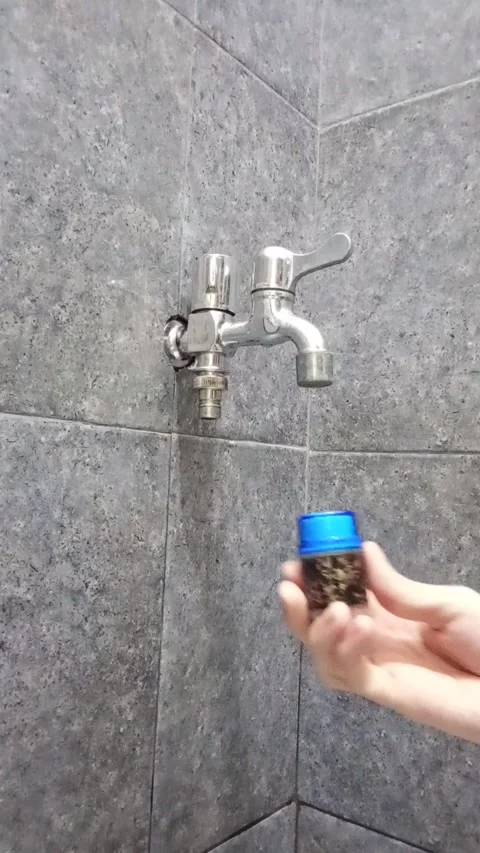 Puts a filter on the tap Stock Footage 323224164