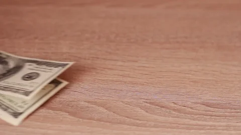 Putting and taking dollars on the table Видео 83950075