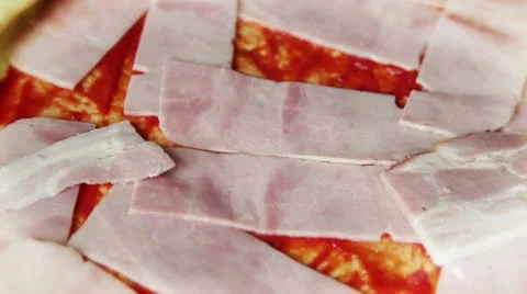 Putting bacon on pizza dough Video stock 9455561