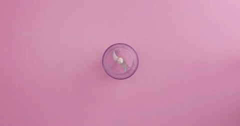 Putting berries in a mixer Video stock 133818206