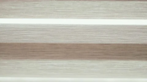 Putting up the blinds on the window. Vídeo Stock 164894692