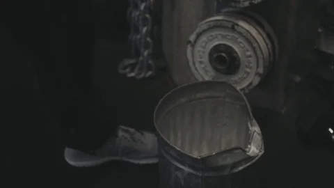 Putting chalk on hands Stock Footage 76726068