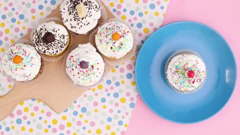 Putting cup cake from cutting board to plate. Stop motion Stock Footage 148736156