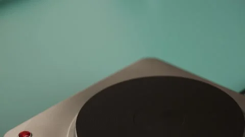 Putting eggs in a pan 스톡 동영상 132145039