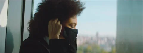 Putting on a face mask Stock Footage 147641585