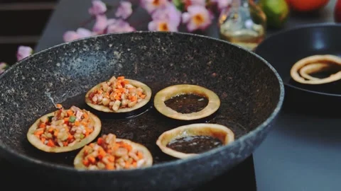 Putting the filling inside the eggplant Видео 249080036
