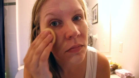 Putting on foundation makeup Stock Footage 94592801