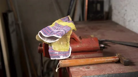 Putting on gloves and taking off Video stock 194803074