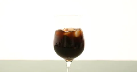 Putting ice cubes in glass to make mint mojito coffee Stock Footage 133169253