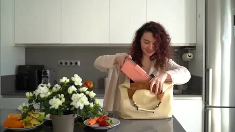 Putting lunchbox in the bag Stock-Footage 240573406