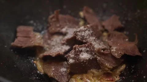 Putting the machine and salt to cook tongseng, street food Stock Footage 300621037