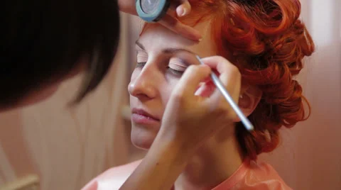 Putting on make-up Stock Footage 30366138