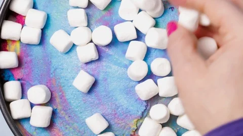 Putting Marshmallows On Rainbow Ice Cream Видео 87771220
