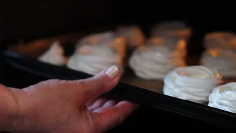 Putting meringue in oven Stock Footage 151913607