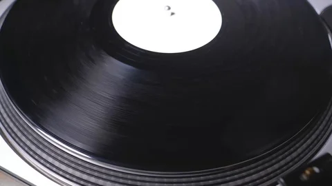 Putting on needle on turntable and off Video stock 96613360