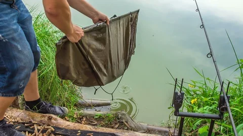 Putting a net in the water Video stock 112173076