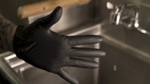 Putting on nitrite gloves Stock Footage 129298531