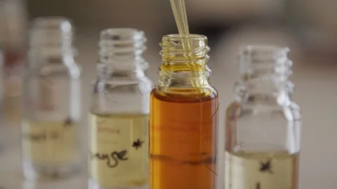 Putting Orange Liquid into Small Bottle with Pipette Vídeos de archivo 111757218