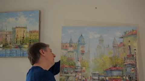 Putting painting on the wall (variant two). Видео 151131365