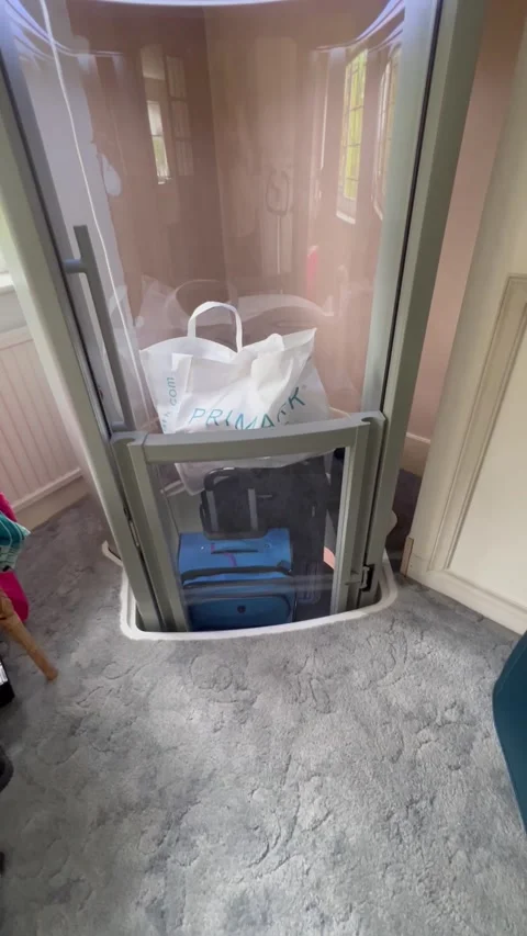 Putting Parents Elevator to Good Use, Leeds, England - 30 Apr 2025 動画素材 308034676
