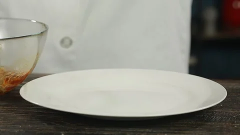 Putting pasta on a plate Vidéo 150182178