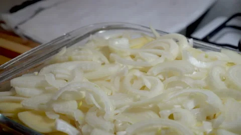 Putting the pices of onion into baking try Video stock 85967143