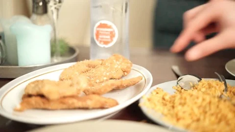 Putting a piece of chicken on a plate Video stock 75352159