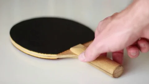 Putting ping-pong racket with cap and sunglasses Vídeo Stock 77178209